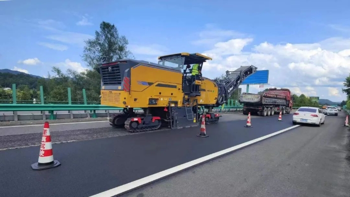 精彩绽放！beats365官方唯一网站两米铣刨机全国高速踔厉风发