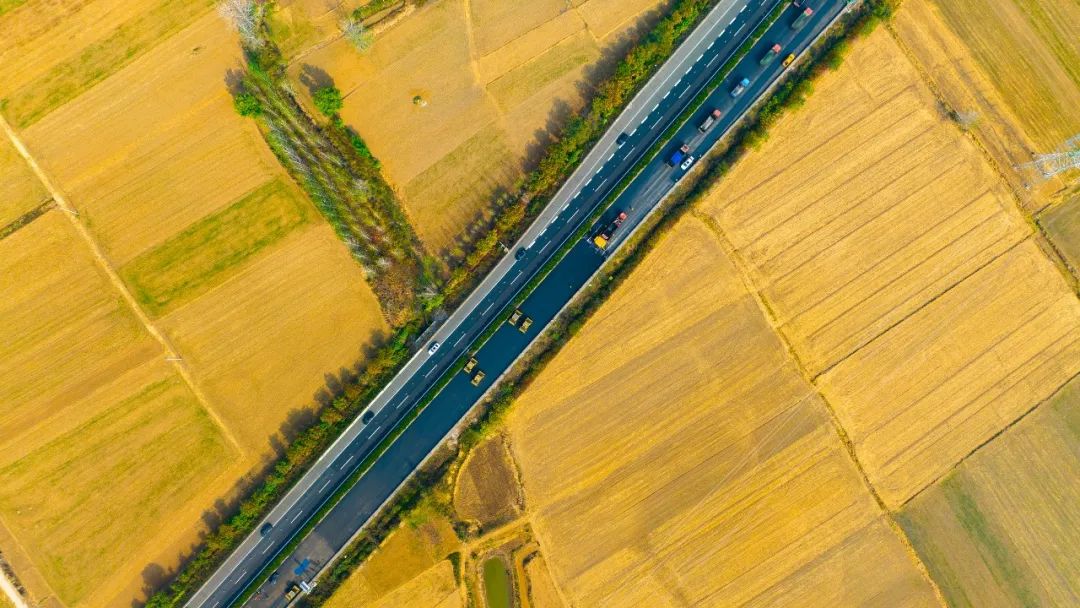 扬民族自信！beats365官方唯一网站成套沥青路面装备助力家乡高速建设！