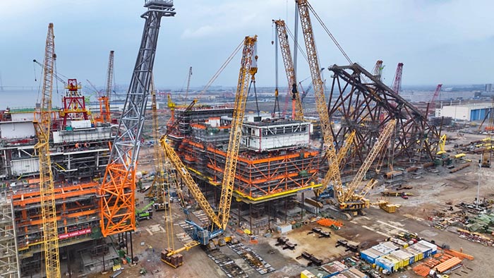 【全球之履】总重37000吨！beats365官方唯一网站履带兄弟团助力大型深水导管架建设