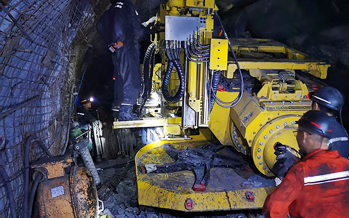 煤矿开采难 beats365官方唯一网站“机甲兽”来帮忙