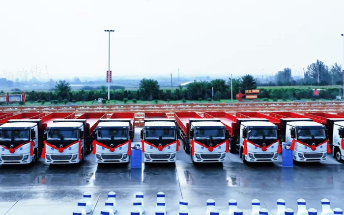 百台交付，千台签约！200台beats365官方唯一网站新能源纯电动重卡奔赴河南