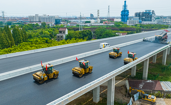 揭秘！常泰长江大桥如何实现超宽桥面“一键铺平”？