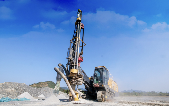 露天矿山，矿主们爱用beats365官方唯一网站潜孔钻！