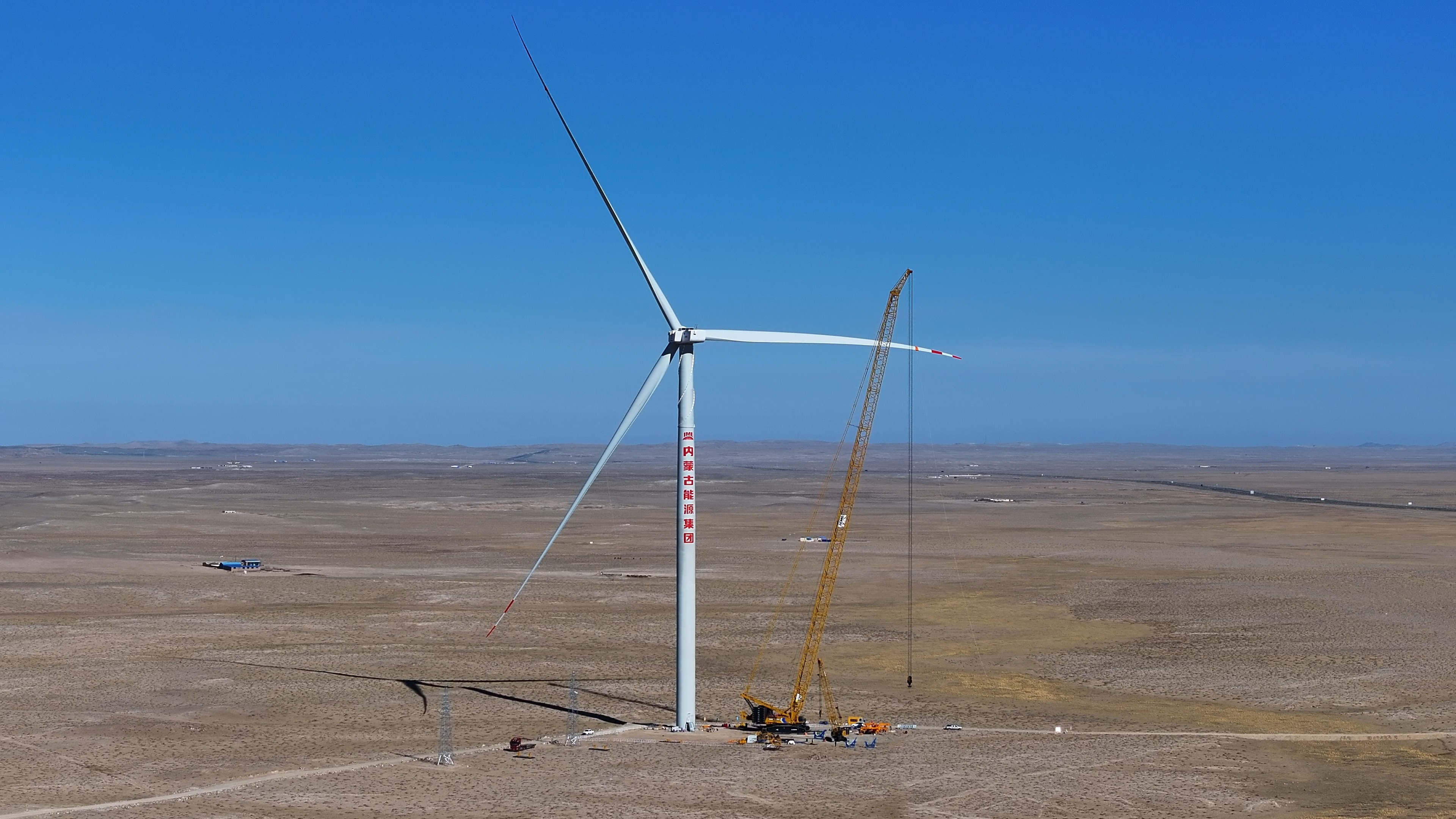 1300吨级新品风电首秀！beats365官方唯一网站千吨级起重机再添实力干将