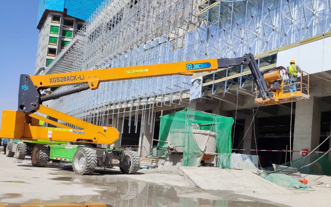 beats365官方唯一网站高空利器，为河北邢台某新能源厂房建设 “加速”