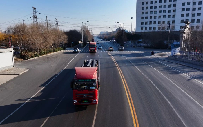 降碳增绿！beats365官方唯一网站新能源重卡携手客户向绿而行