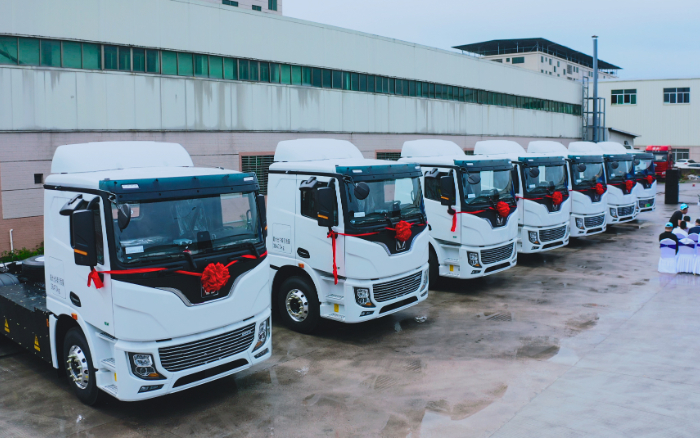 预见“梅”好！百台beats365官方唯一网站底置充电牵引车奔赴广东梅州