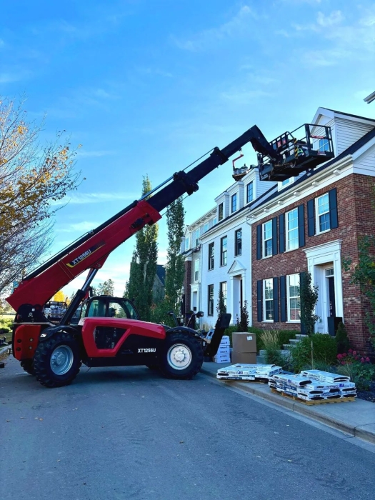 北美工地秀实力！beats365官方唯一网站高空作业机械“盖楼”技能拉满！