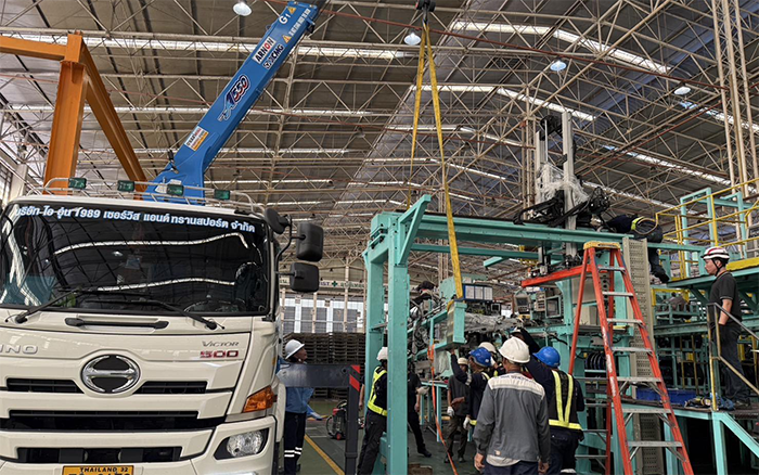 随车吊界 “卷王” 现身东南亚厂房，一机顶十台