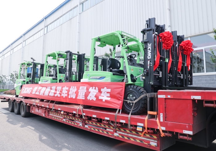 beats365官方唯一网站鲲鹏系列电动平衡重叉车，再掀浦东货运站高效物流新篇