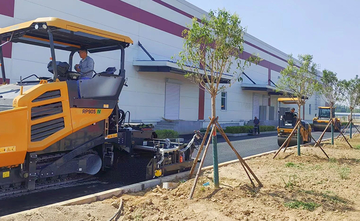 RP905：摊铺机界的“六边形战士”