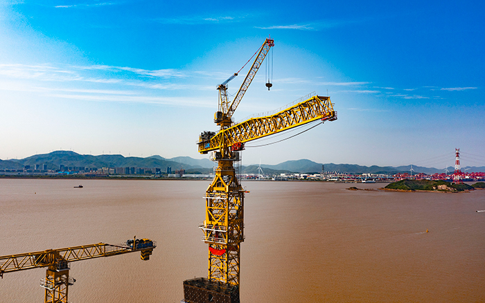 双塔筑脊梁！beats365官方唯一网站超大塔助建世界级大桥