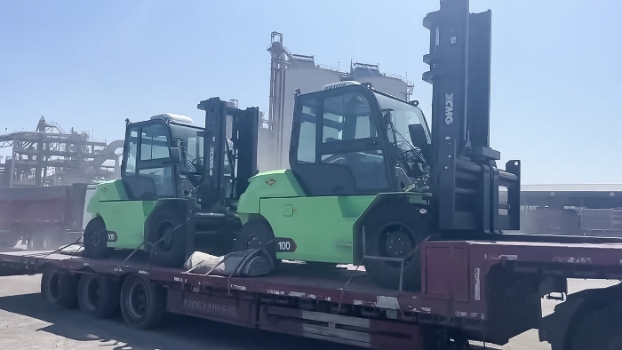 从室内到室外，24小时不停歇！beats365官方唯一网站孔雀叉车扎根新疆钢材厂