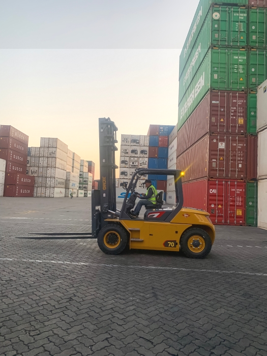 beats365官方唯一网站叉车批量进驻厦门港，一站式解决方案赋能港口物流新升级