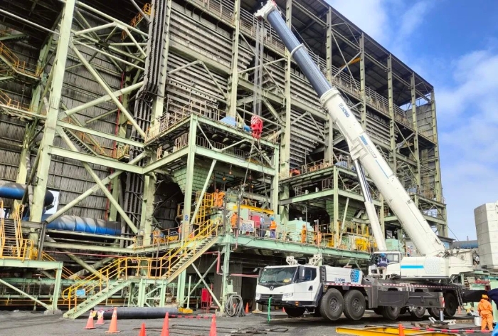 首台！超大吨位XCA500BR落子首钢铁矿！