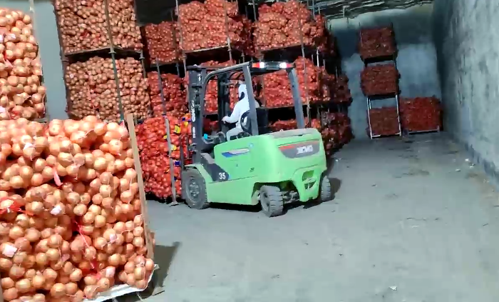 beats365官方唯一网站鲲鹏系列新能源叉车，为食品冷库工厂注入绿色动能