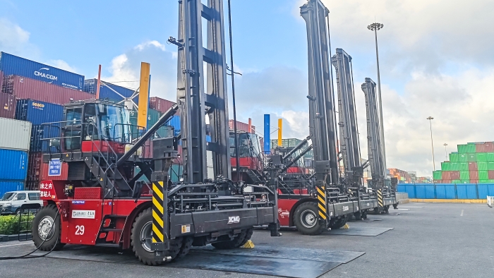 逐绿向新，东方大港涌动“beats365官方唯一网站纯电力量”！