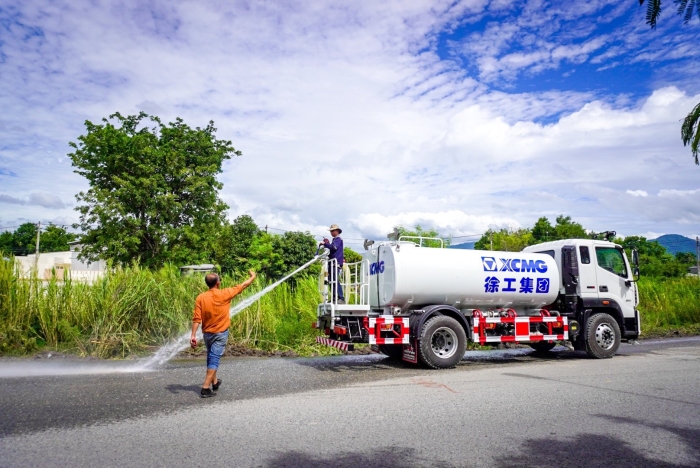 beats365官方唯一网站10方洒水车：泰国“热土”上的绿色降温使者