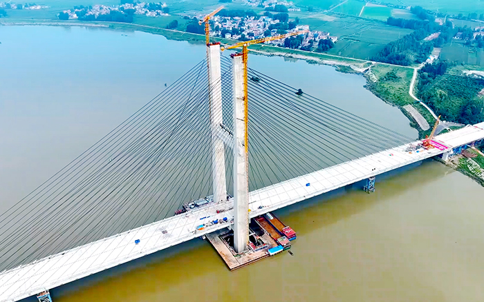 顺利合龙！双塔助建国内最大跨径组合梁独塔斜拉桥