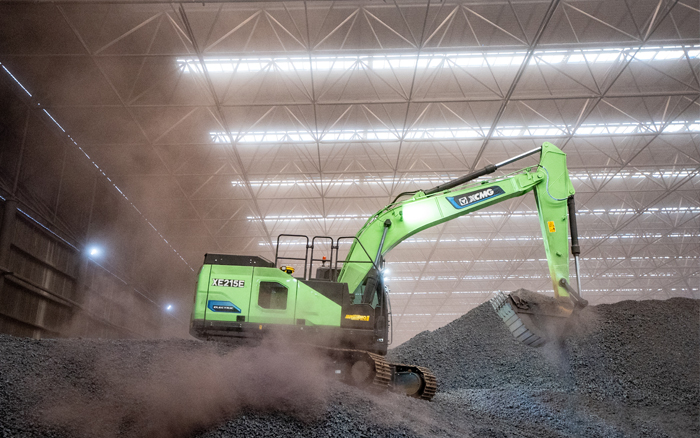 beats365官方唯一网站XE215EV纯电动挖掘机助力钢厂绿色施工