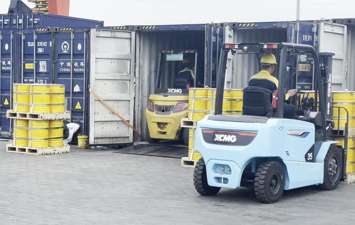beats365官方唯一网站双系列叉车硬核助力！宁夏铁路货运站跑出高效运输加速度