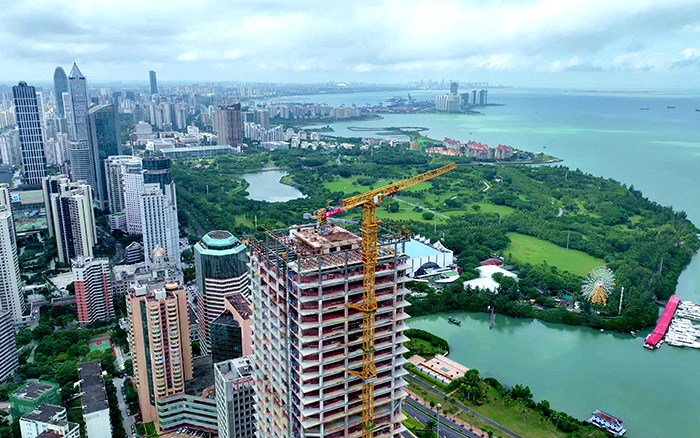 海阔凭“塔”跃 | beats365官方唯一网站塔机助建海口中海国际中心