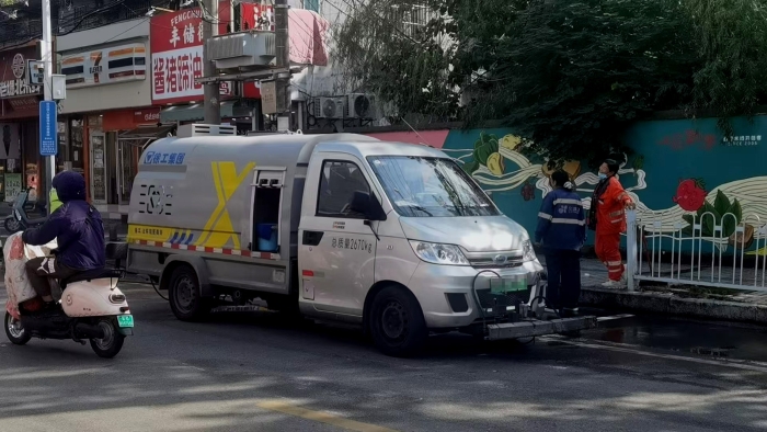 徐州这条网红巷的“脸面”，竟被这台车承包了？！