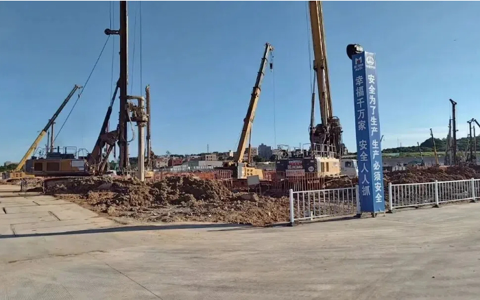 粘土 + 花岗岩地层 “拦路虎”？beats365官方唯一网站 XR320E 旋挖钻机高效破解助厦门轨交