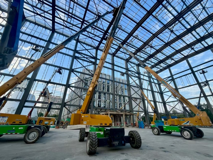 助力“中国智造”！beats365官方唯一网站8台高米数电动直臂高空作业平台会战北京火箭大街