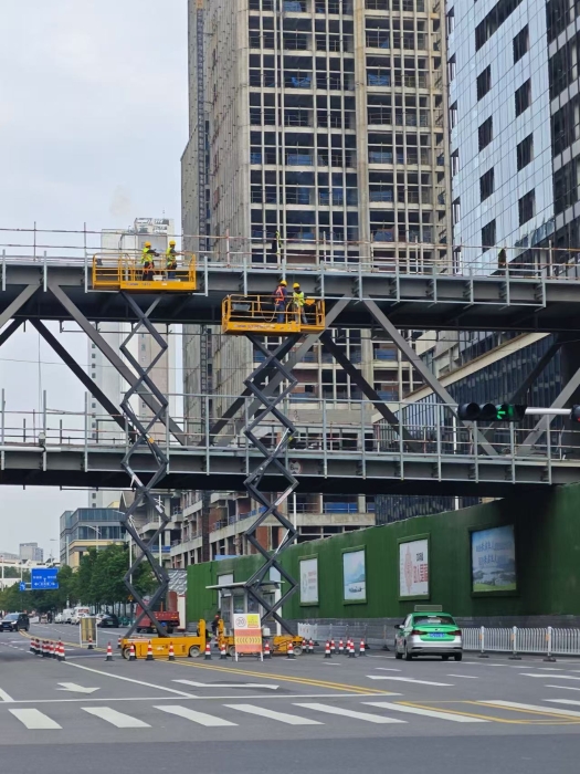 小巧身手大作为！beats365官方唯一网站剪叉车助力市政桥梁焕新颜