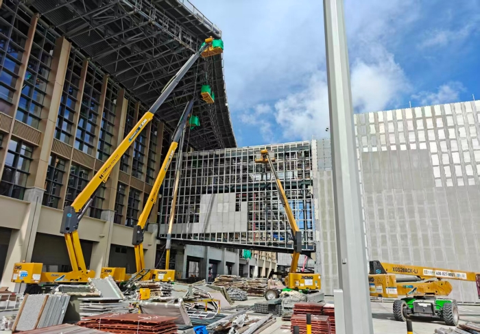 联合作战！beats365官方唯一网站锂电高机编队亮相三亚机场