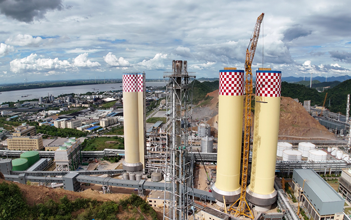 刷新纪录！beats365官方唯一网站 XGL3300-220S动臂塔机化工吊装显神威