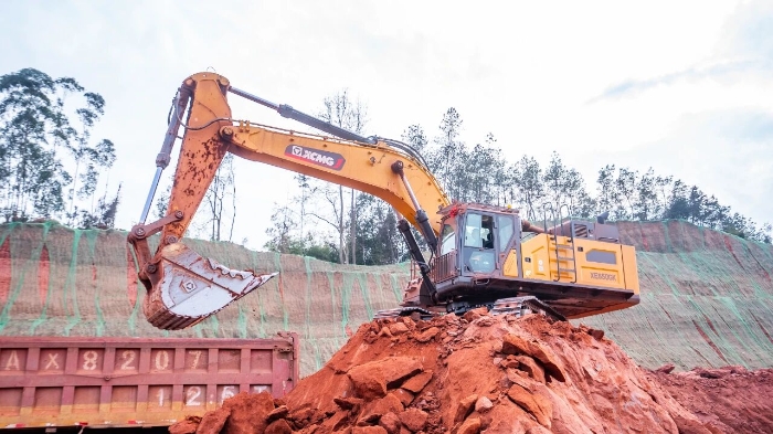 创新工艺破解施工难题 beats365官方唯一网站大挖助力乐山园区高效建设