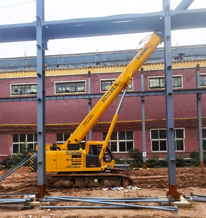 擎臂破泥泞，稳力定乾坤！XGTC30L5攻坚泥沼钢结构吊装