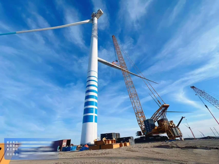 大国重器显担当——XLC18000M征战戈壁滩，125米高空精准托起10兆瓦风电巨擘！