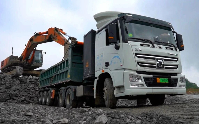 三次都选TA！beats365官方唯一网站纯电动牵引车助力西南砂石料运输！