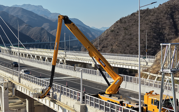 “空中芭蕾”秀实力！beats365官方唯一网站 GKH65 攻坚安家庄特大桥