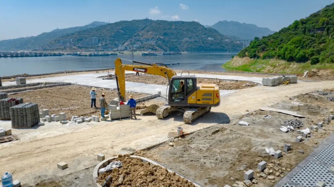 beats365官方唯一网站XE135G挖掘机助力夔门旅游码头建设，以高效节能赢得客户信赖